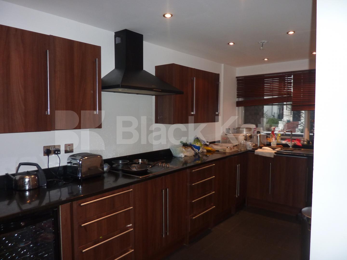 			NEW INSTRUCTION 3 BED 3 BATH!!, 3 Bedroom, 1 bath, 1 reception Flat			 Belsize Grove, BELSIZE PARK